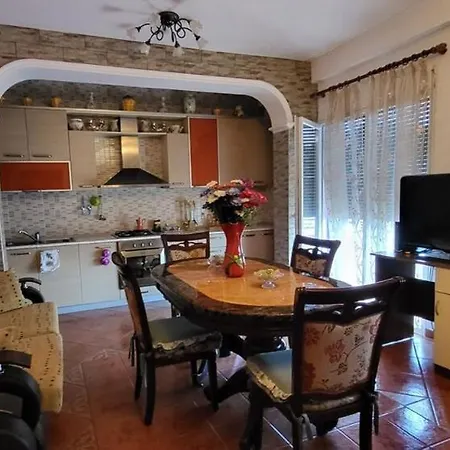 Accogliente Casa Nel Centro Storico Di Valona Apartment *