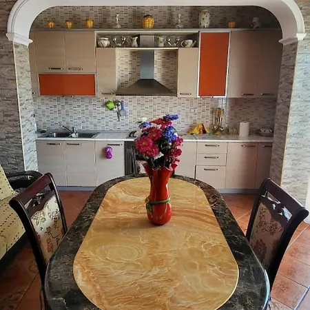 Accogliente Casa Nel Centro Storico Di Valona Apartmán