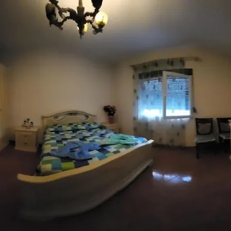 Accogliente Casa Nel Centro Storico Di Valona Vlore
