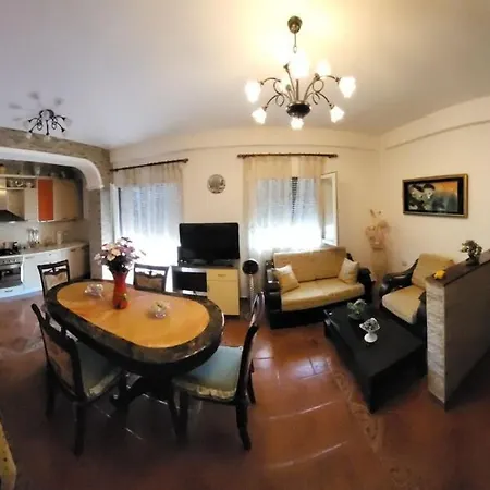 Accogliente Casa Nel Centro Storico Di Valona *