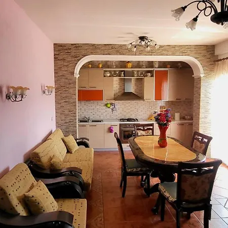 Accogliente Casa Nel Centro Storico Di Valona Apartmán