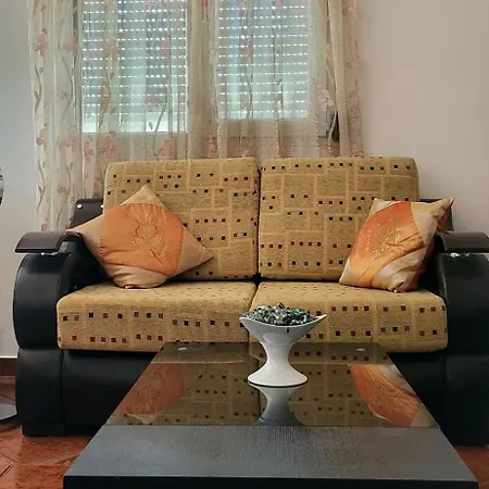 Accogliente Casa Nel Centro Storico Di Valona Vlore